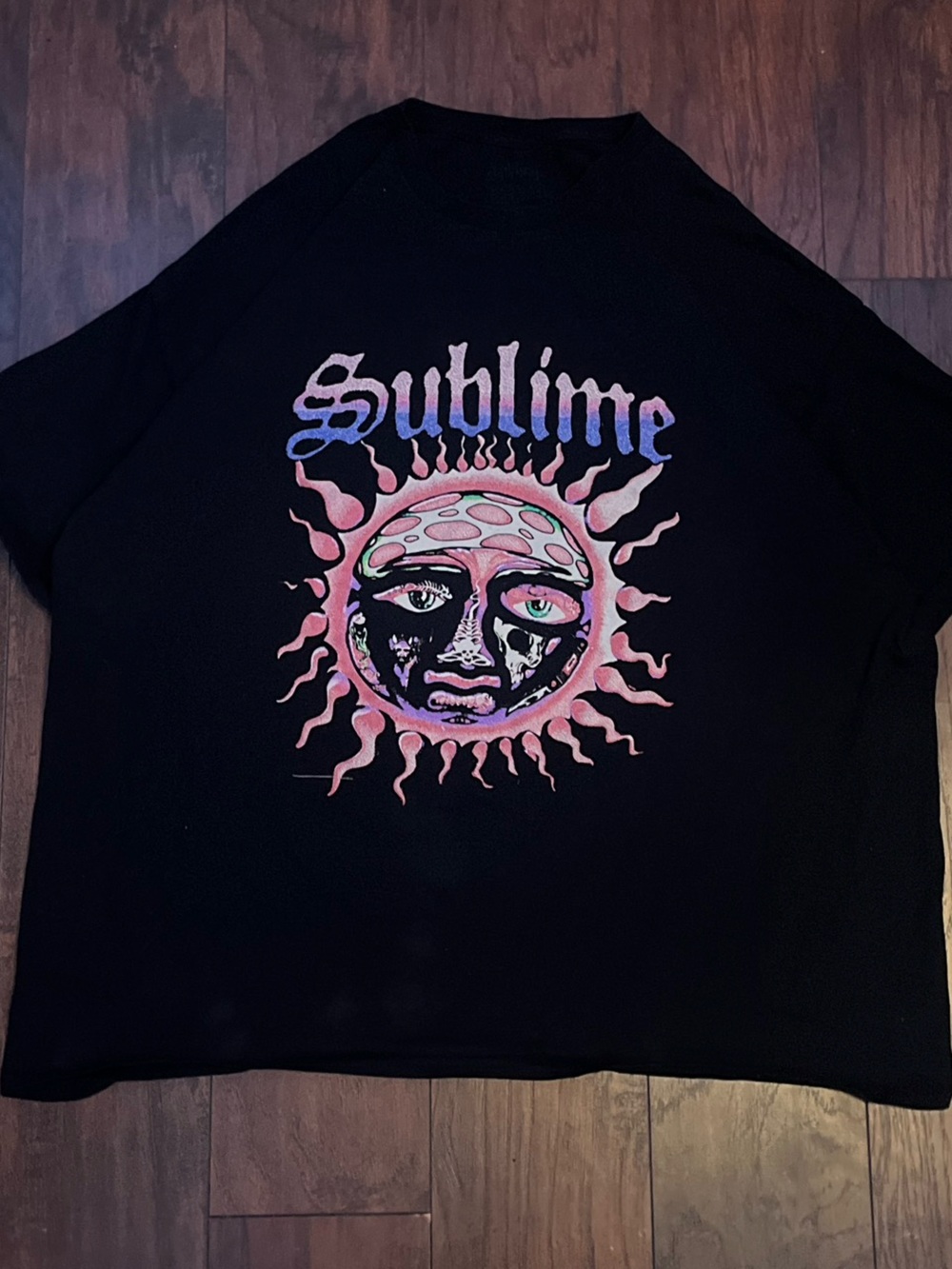 Sublime Black Short-Sleeve Graphic Tee with Pink Sun Motif